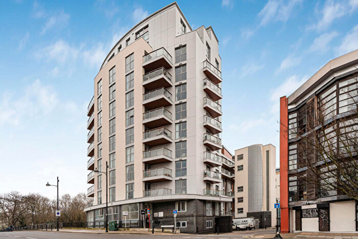 2 Bedroom Apartment For Sale In Palmers Road, London, E2