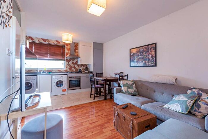 2 Bedroom Flat To Rent In Old Montague Street, Aldgate, London, E1