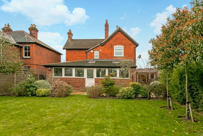 5 Bedroom Detached House To Rent In Furze Platt Road, Maidenhead, SL6
