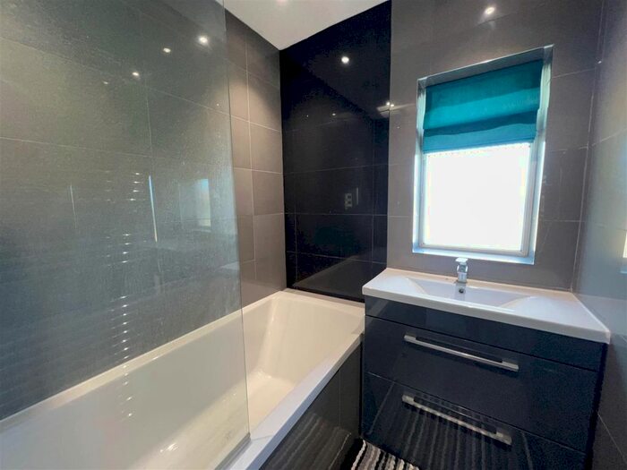 2 Bedroom Bungalow To Rent In Church Road, Cobham, Gravesend, DA13