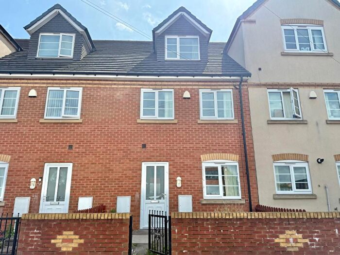 4 Bedroom Town House To Rent In Horseley Heath, Tipton, West Midlands, DY4