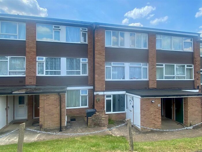 2 Bedroom Maisonette To Rent In Ashdown Drive, Borehamwood, WD6