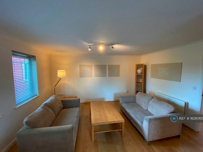 2 Bedroom Flat To Rent In Drayton Street, Manchester, M15