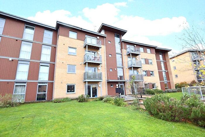 2 Bedroom Flat For Sale In Kelvin Gate, Bracknell, Berkshire, RG12