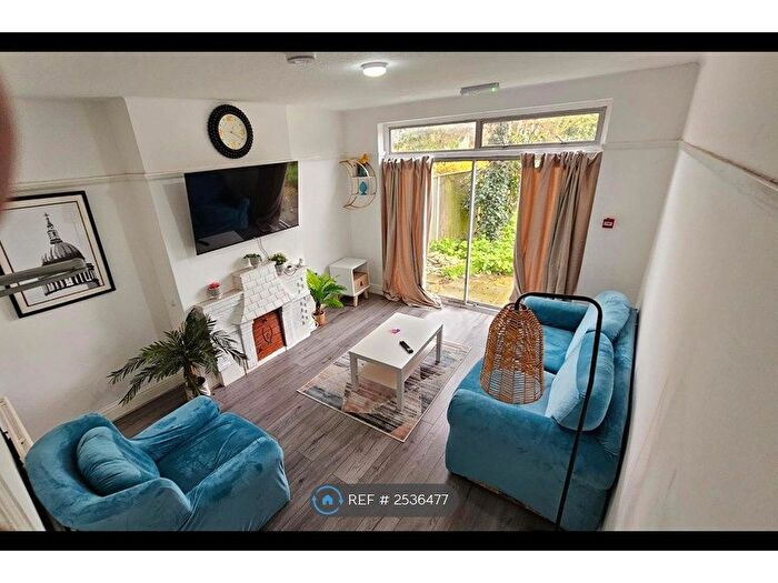 5 Bedroom Semi-Detached House To Rent In Addiscombe Road, Croydon, CR0