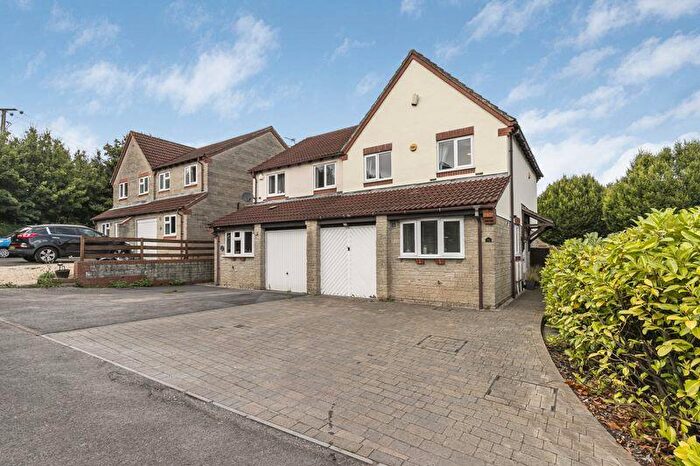 3 Bedroom Semi-Detached House To Rent In Birkdale, Warmley, BS30