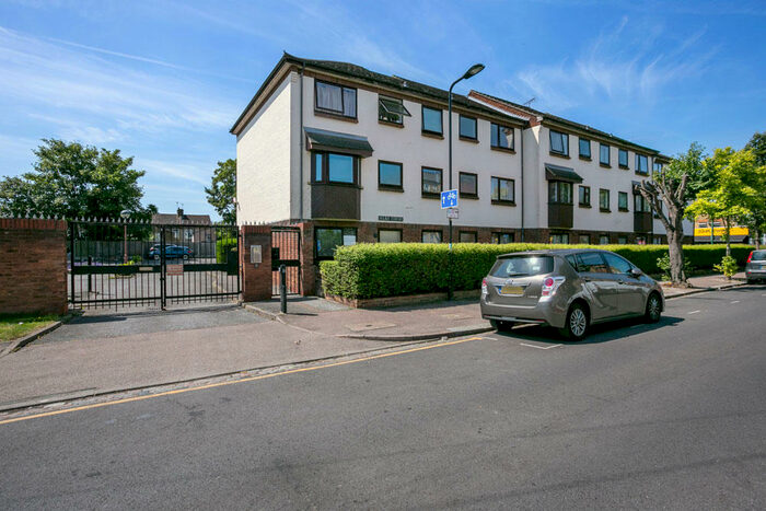 1 Bedroom Apartment To Rent In Barclay Road Leytonstone, E11