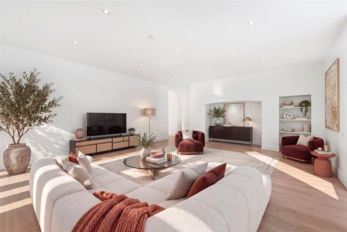 1 Bedroom Flat To Rent In Cadogan Square, London, SW1X