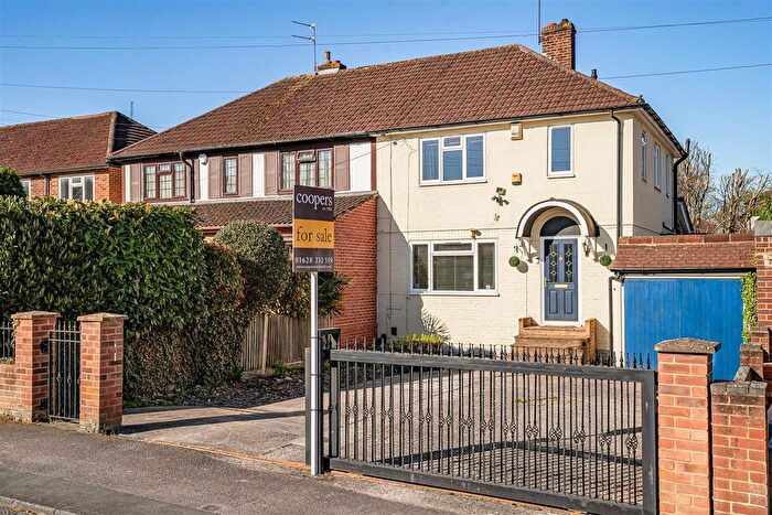 3 Bedroom Semi Detached House For Sale In Blackamoor Lane, Maidenhead, SL6
