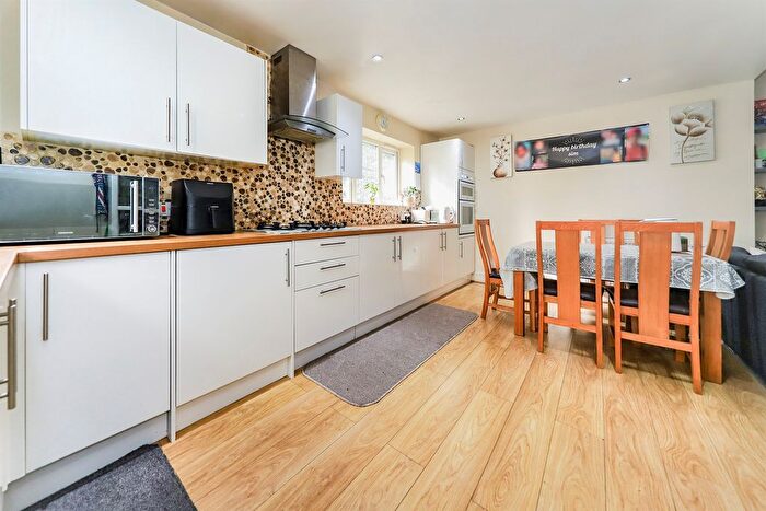 3 Bedroom Semi-Detached House For Sale In Deans Road, Wolverhampton, WV1