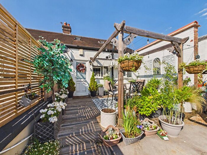 3 Bedroom Apartment For Sale In West Wickham, Kent, BR4