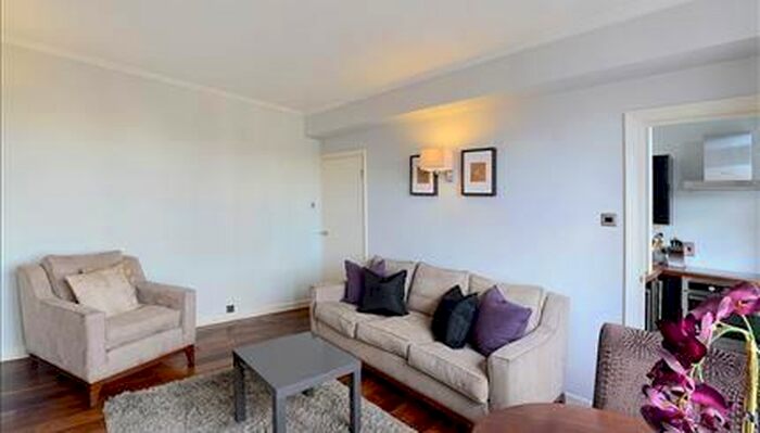 2 Bedroom Flat To Rent In Hill Street, Mayfair, W1J