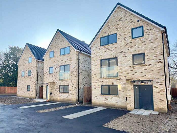 3 Bedroom Detached House For Sale In Sorrel Close, Farnborough, GU14