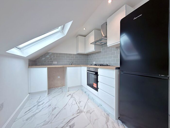 2 Bedroom Flat To Rent In Gambole Road, SW17
