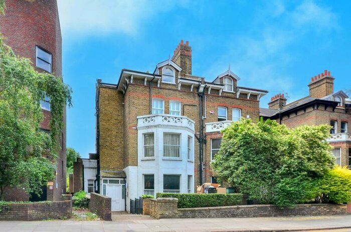 3 Bedroom Flat To Rent In Fitzjohns Avenue, Hampstead, London, NW3