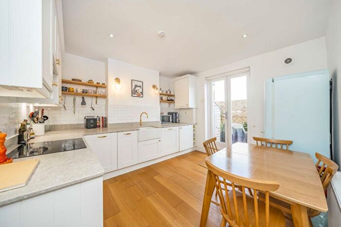2 Bedroom Flat For Sale In Iveley Road, Clapham, SW4