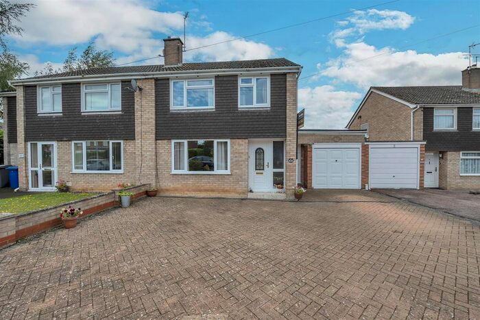 3 Bedroom Semi-Detached House For Sale In Flemyng Road, Bury St. Edmunds, IP33