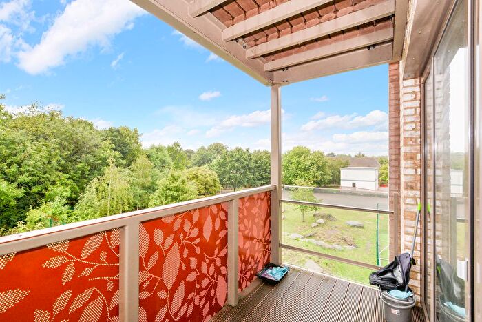 2 Bedroom Flat To Rent In Redwood Park, Canada Water, SE16