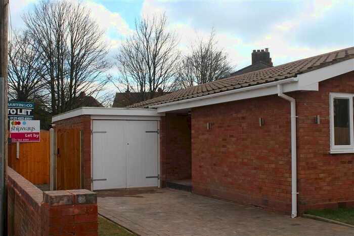 3 Bedroom Bungalow To Rent In Patricia Avenue, Birmingham, B14