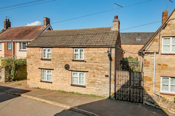 2 Bedroom Cottage For Sale In Kirby Road, Gretton, NN17
