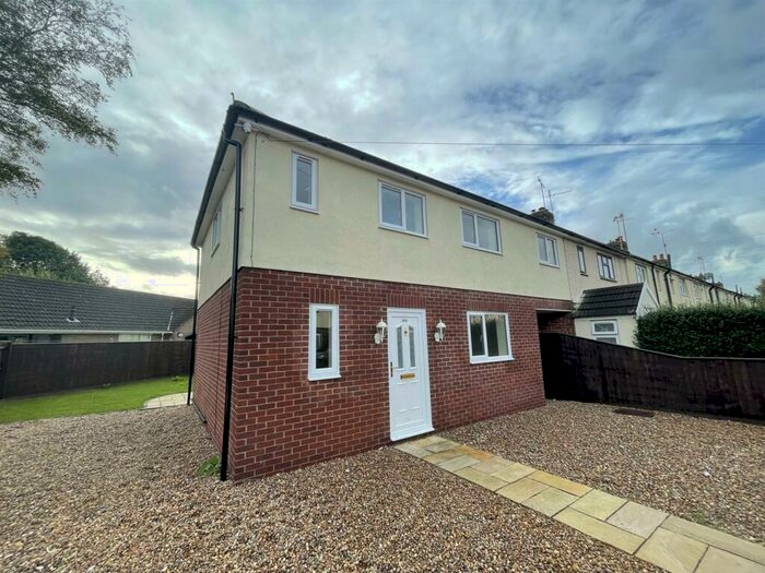 4 Bedroom Semi-Detached House To Rent In Bowditch Road, Spalding, PE11