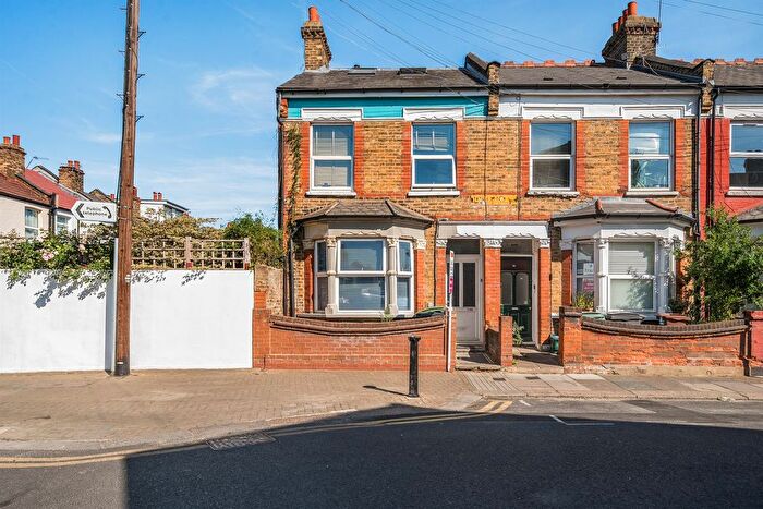 2 Bedroom Flat For Sale In Napier Road, London, N17
