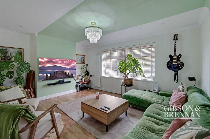 2 Bedroom Semi Detached House For Sale In Manor Road, Benfleet, SS7