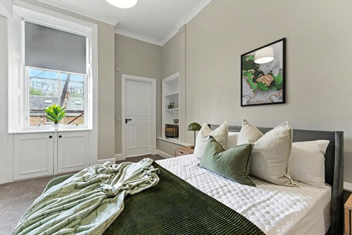 2 Bedroom Flat To Rent In Barclay Place, Bruntsfield, Edinburgh, EH10