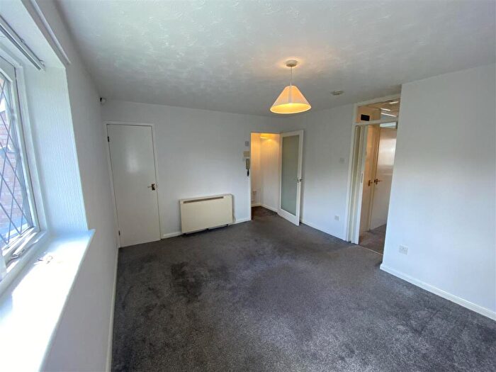 1 Bedroom Flat To Rent In Stamford Court, Ashton-Under-Lyne, OL6