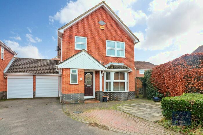 3 Bedroom Link Detached House To Rent In Silver Birch Grove, Park Farm, Ashford, TN23