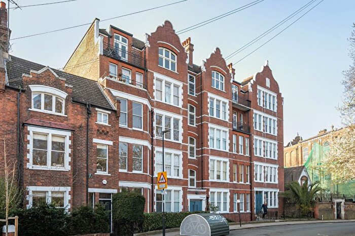3 Bedroom Flat For Sale In Cormont Road, London, SE5