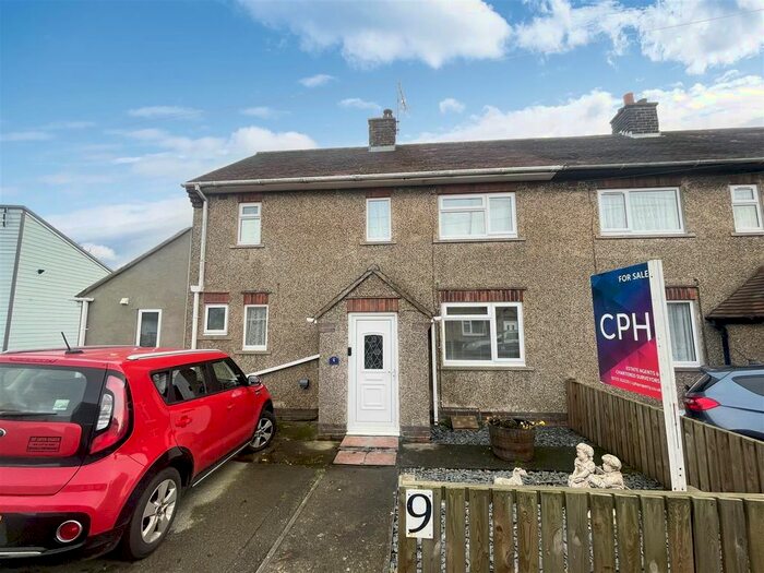 3 Bedroom Property For Sale In East Lea View, Cayton, Scarborough, YO11