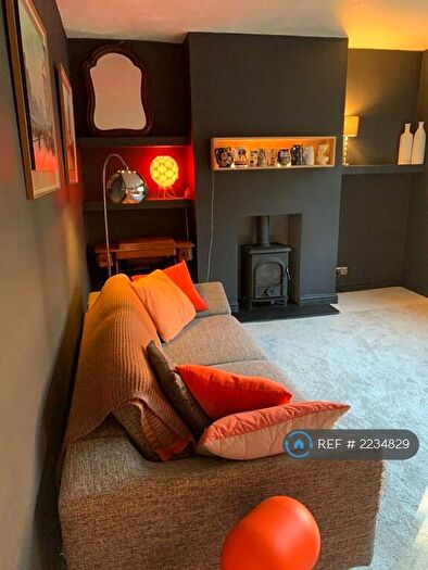 3 Bedroom Semi-Detached House To Rent In Northen Grove, Manchester, M20