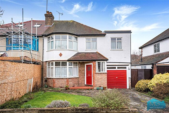 4 Bedroom Semi-Detached House For Sale In Dinsdale Gardens, New Barnet, Barnet, EN5