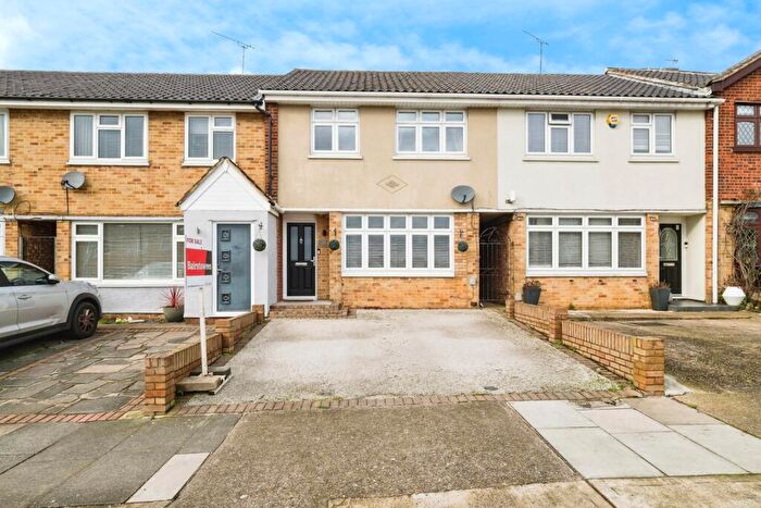 3 Bedroom Terraced House For Sale In Hillrise Road, Romford, RM5