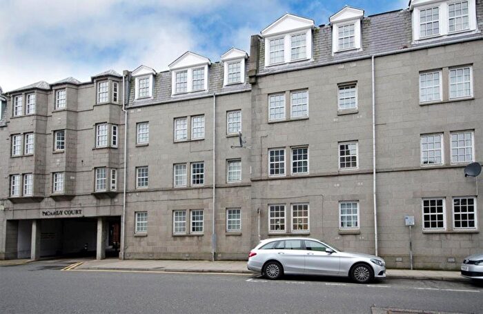 2 Bedroom Flat To Rent In Picardy Court, Top Floor, AB10