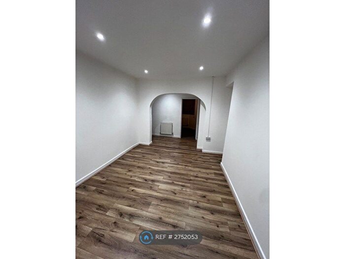 1 Bedroom Flat To Rent In Pant Yr Heol, Neath, SA11