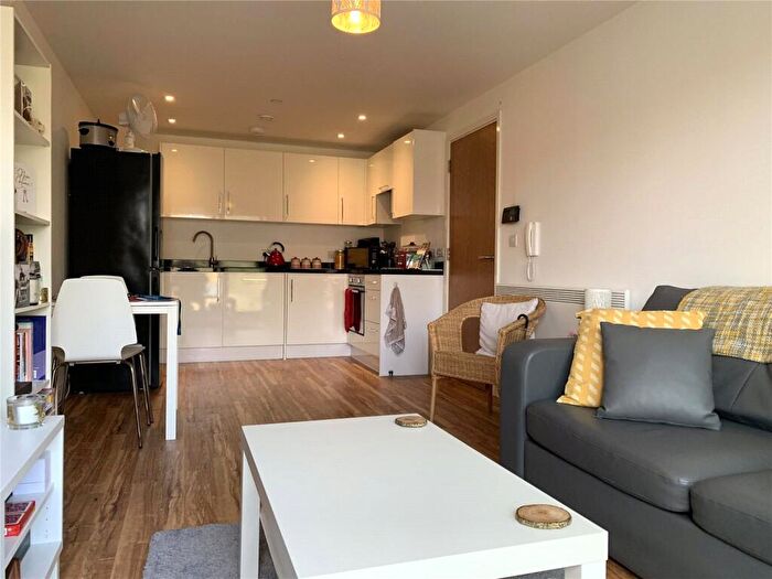 2 Bedroom Flat For Sale In Aire, Cross Green Lane, LS9