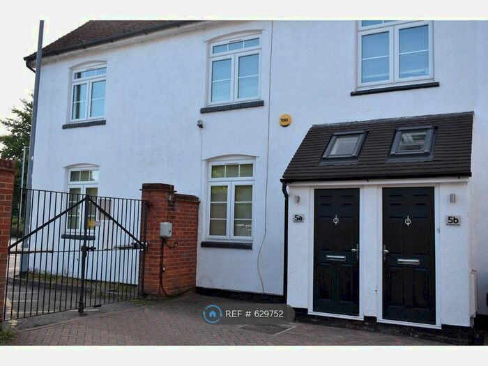 2 Bedroom Flat To Rent In The Broadway, Chesham, HP5