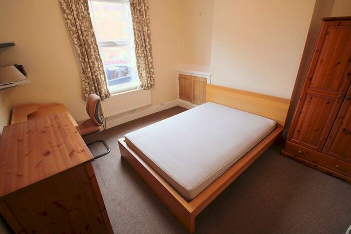 3 Bedroom End Of Terrace House To Rent In Edward Road, Clarendon Park, Leicester, LE2