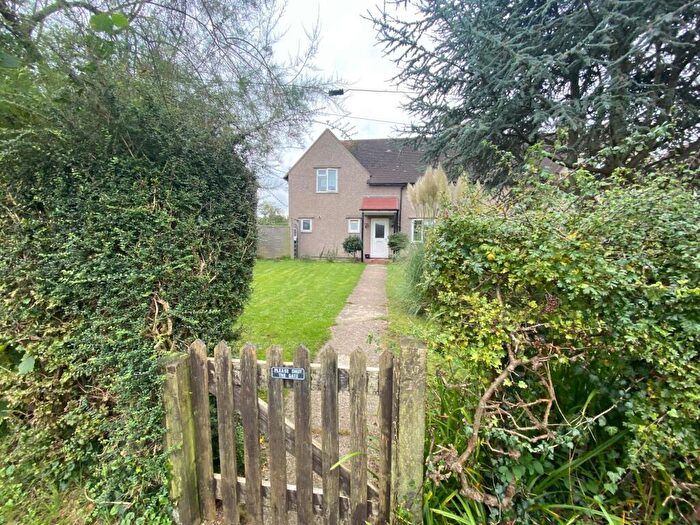 2 Bedroom House To Rent In Kingsmead Hill, Roydon, Harlow, CM19