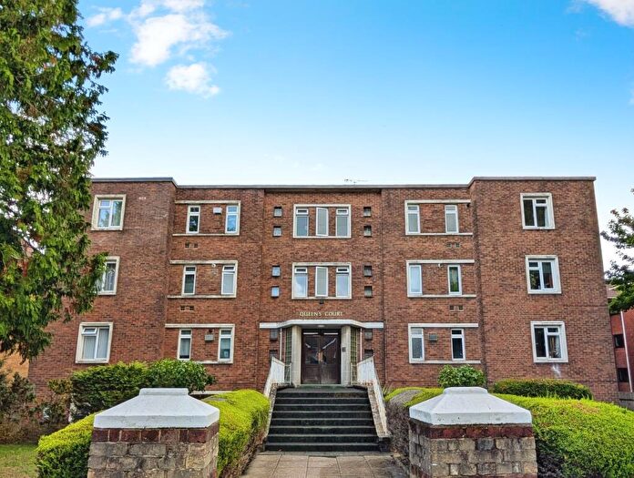 1 Bedroom Apartment To Rent In Hill Lane, Queens Court Hill Lane, SO15