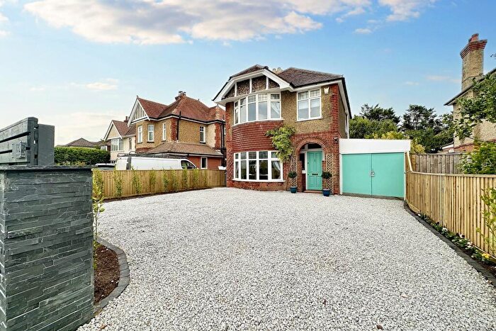 3 Bedroom Detached House For Sale In Alder Hills, BH12