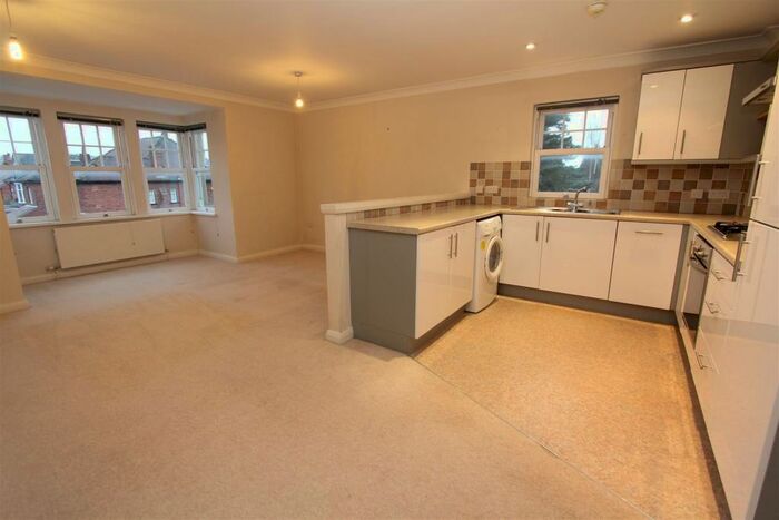 2 Bedroom Flat To Rent In Castleton Court, West Park, LS16