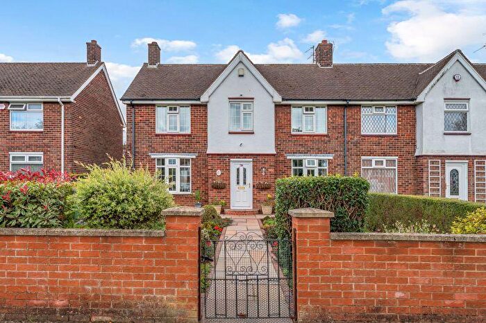 3 Bedroom Semi-Detached House For Sale In Laceby Road, Grimsby, DN34