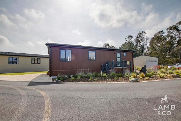 2 Bedroom Park Home For Sale In Seven Acres, St Johns Road, Clacton-on-Sea, CO16