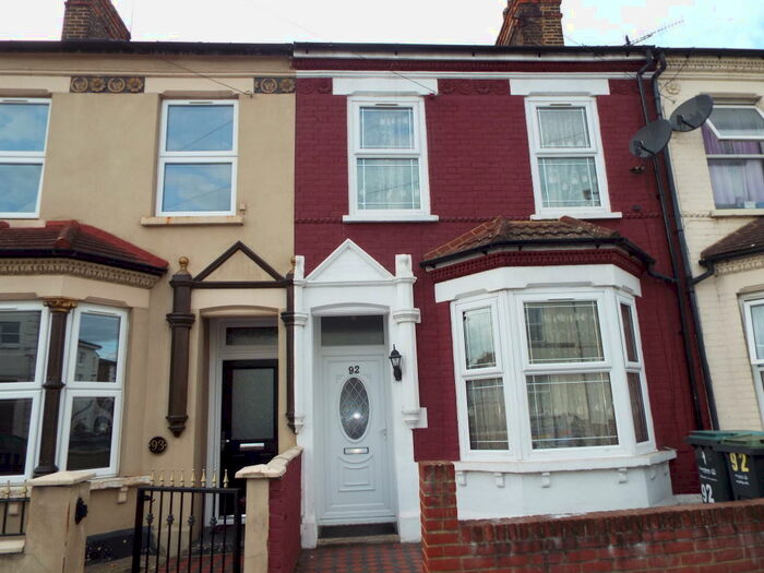 3 Bedroom Terraced House To Rent In Pier Road, Northfleet, DA11