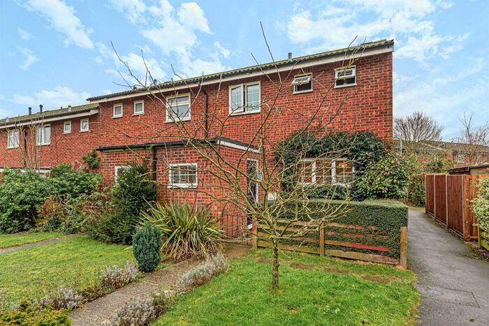 3 Bedroom End Of Terrace House To Rent In Foliejohn Way, Maidenhead, SL6