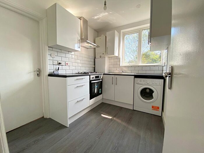 2 Bedroom Flat For Sale In Vicarage Road, Tottenham, London, N17