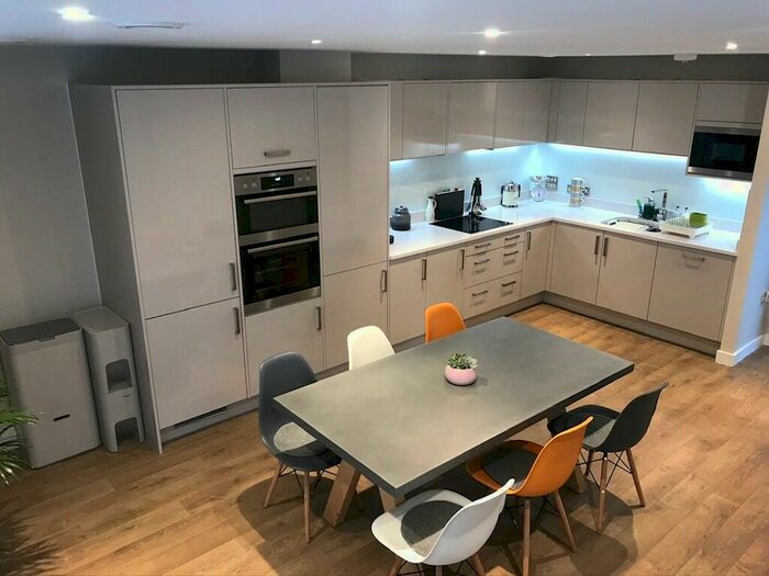 4 Bedroom End Of Terrace House To Rent In Benhill Road, London, SE5